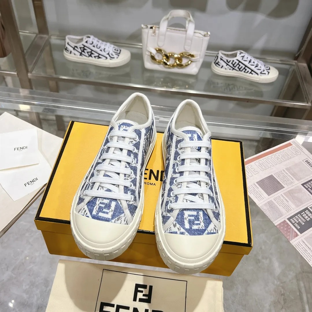 Couple style 💰460❤️Fendi Fendi's latest couple canvas shoes ❑ Fabric: Original customized imported jacquard canvas material ❑ Inner lining: Imported canvas material ❑ Sole: Original molded non-slip TPU outsole ❑ Bottom thickness: 2.5cm ❑ Size: Women's 35-40/Men's 39-45